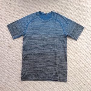 Lululemon tshirt